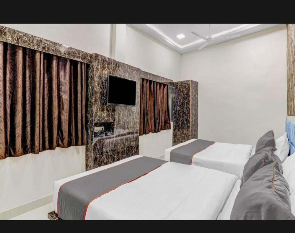 Hotel Bhavya Residency Ahmedabad Esterno foto