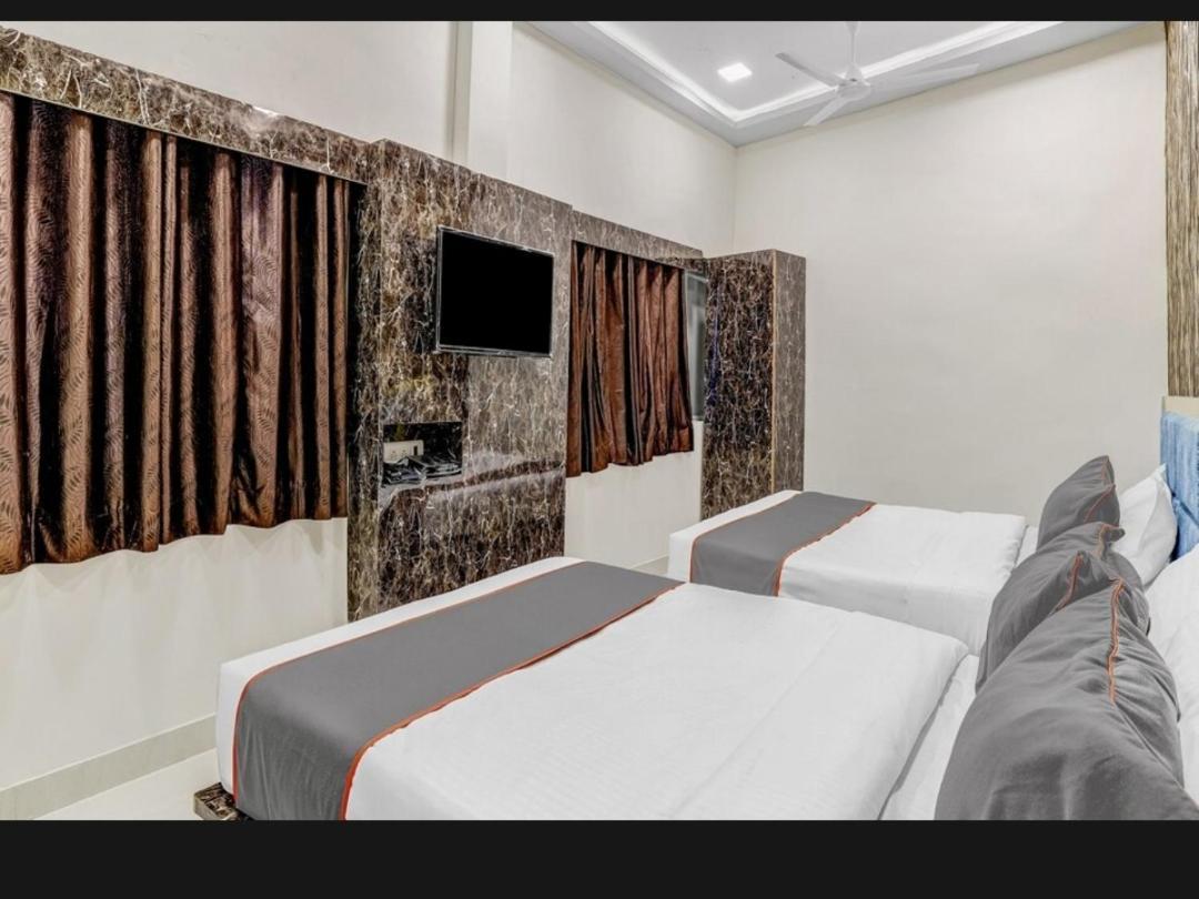 Hotel Bhavya Residency Ahmedabad Esterno foto
