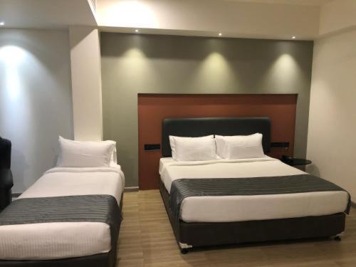 Hotel Bhavya Residency Ahmedabad Esterno foto